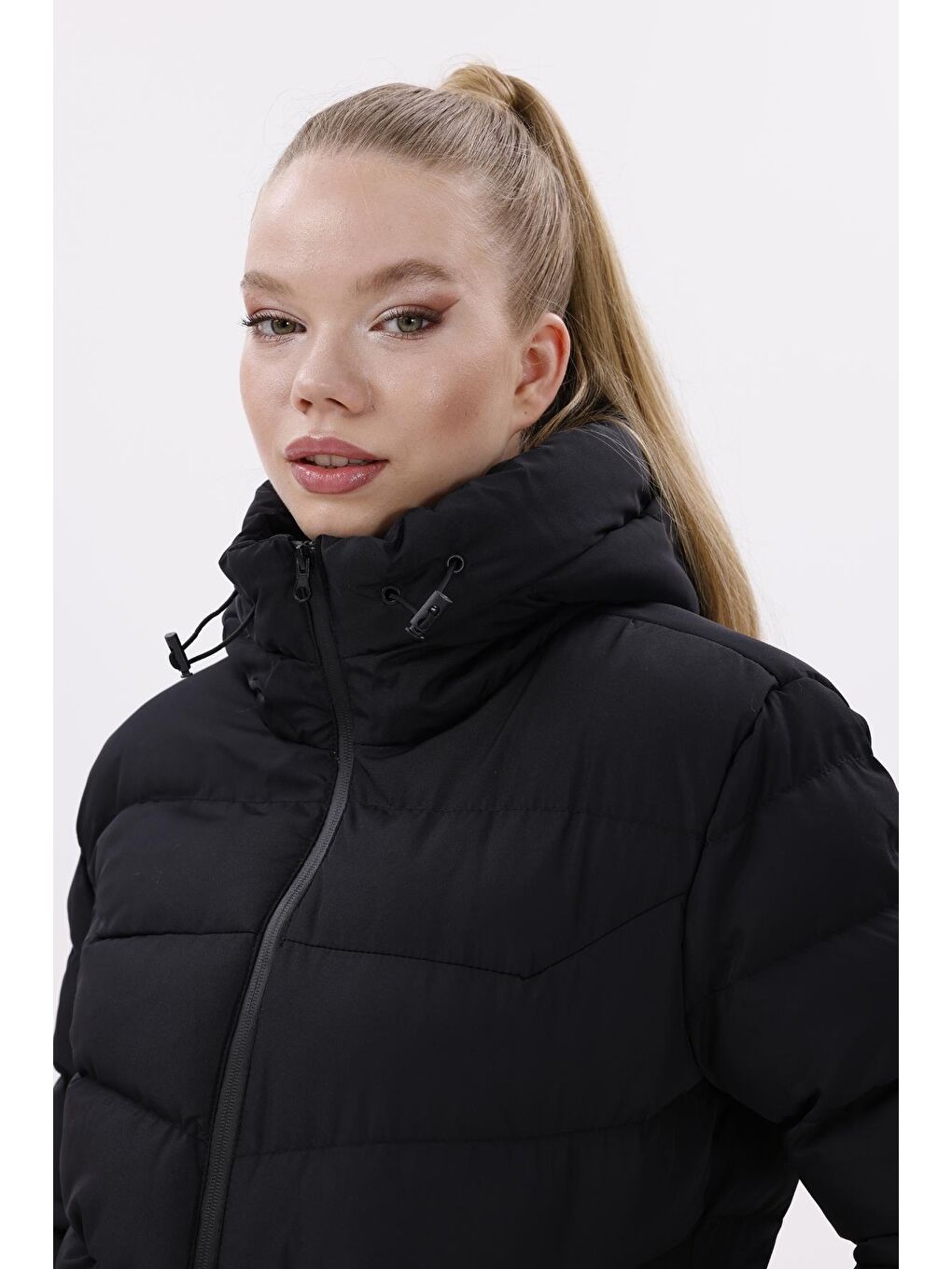 Siyah Kadın Kapüşonlu Polarlı Kürklü Su Geçirmez Rüzgara Dayanıklı Şişme Mont Kaban Parka-2