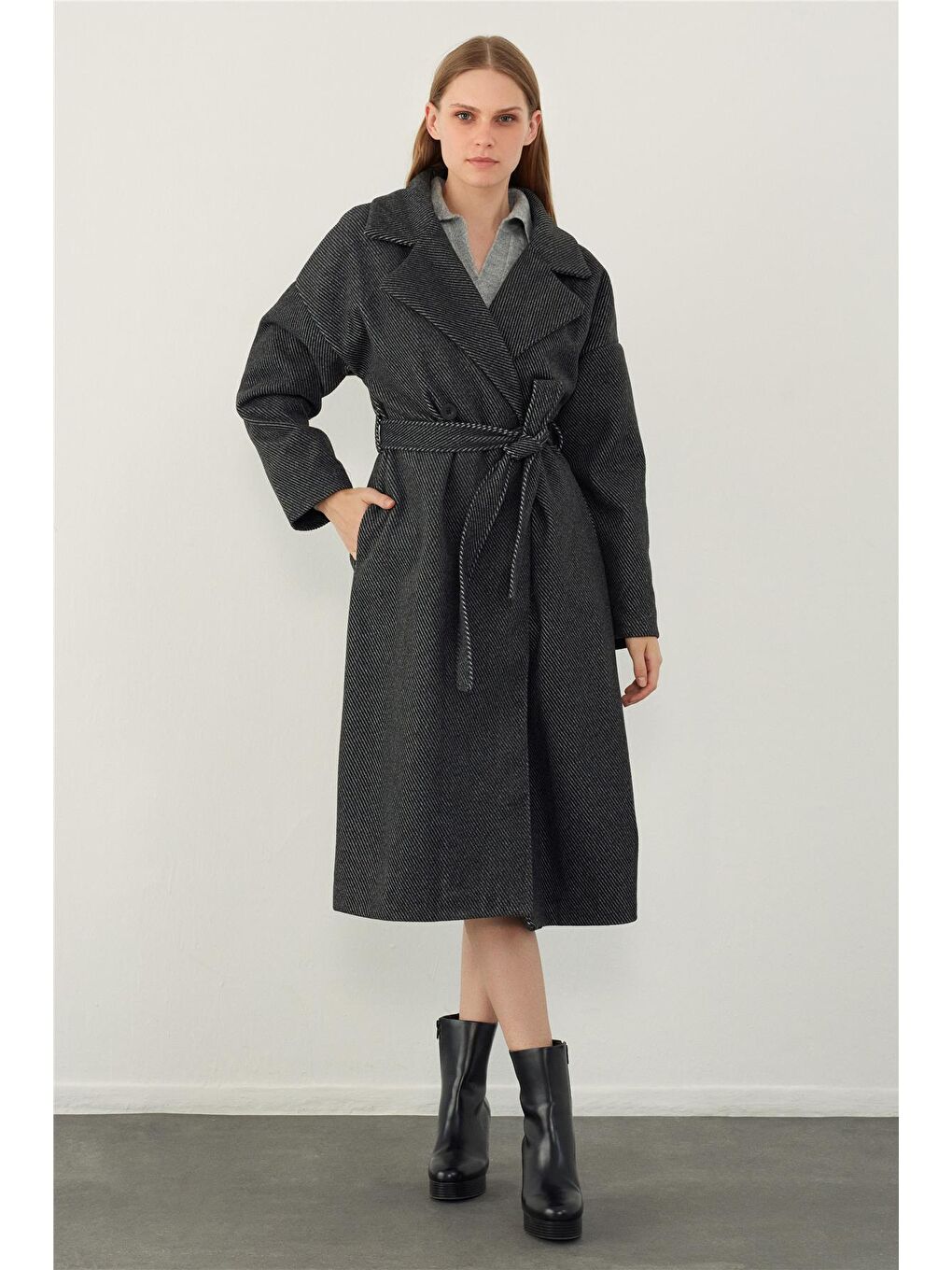 Antrasit Balıksırtı Desenli Kemerli Kaban