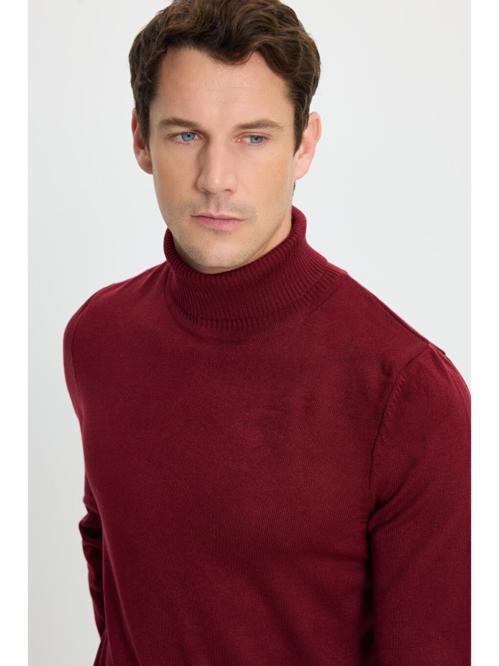 Erkek Slim Fit Dar Kesim Yumuşak Dokulu Tüylenmeyen Bordo Tam Balıkçı Yaka Triko Kazak-1