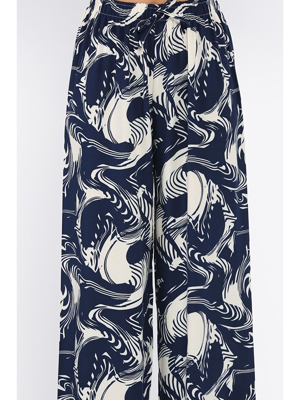 Lacivert Desenli Bel Lastikli Viskon Yürüyüş Pantolonu-3