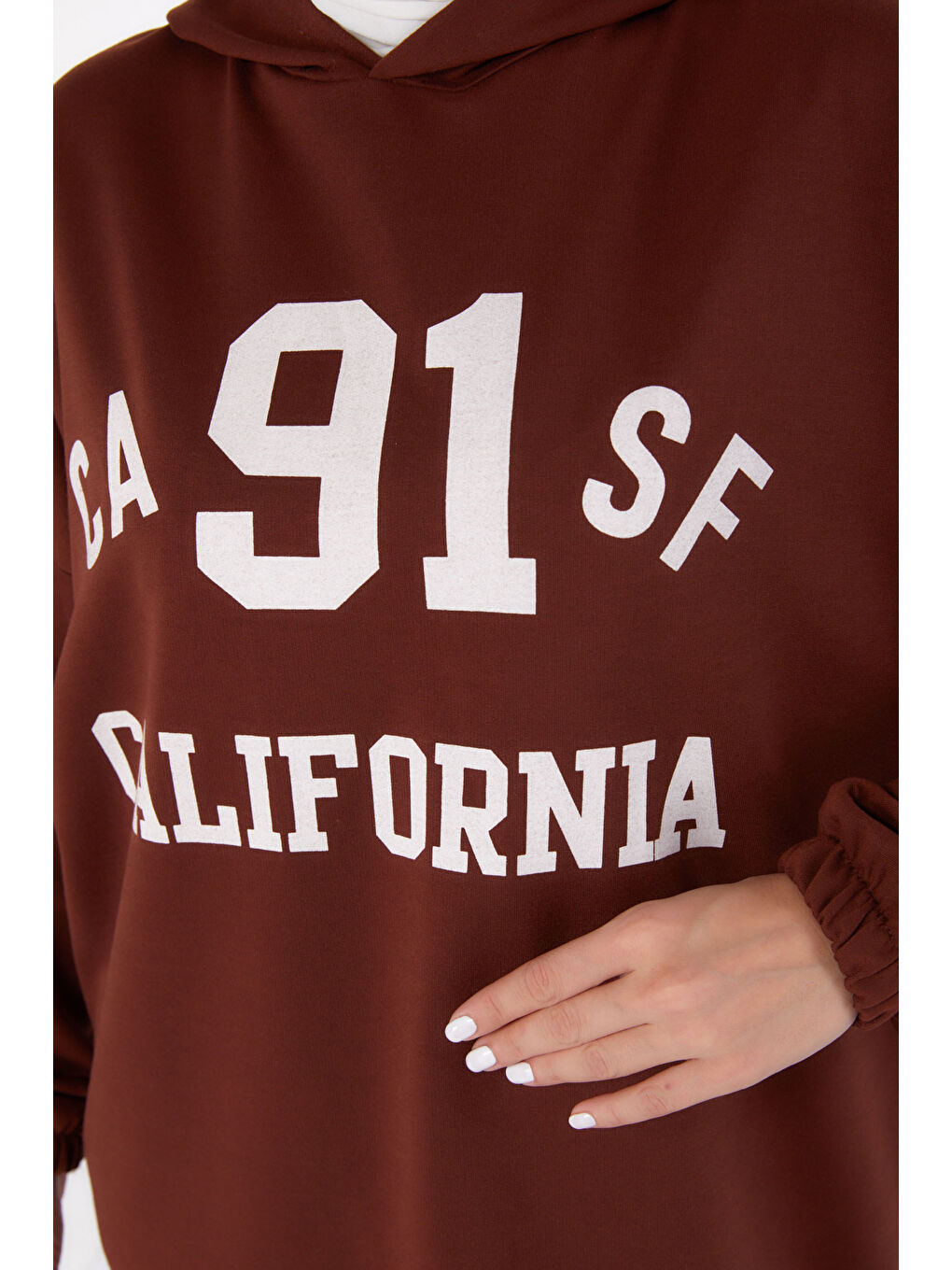 Kahverengi Kapüşonlu Yaka Kadın Kahve Baskılı Sweatshirt 13329-4