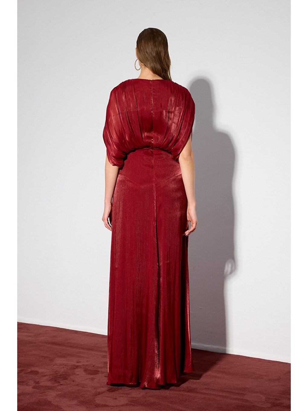 Bordo Yırtmaçlı Kemerli Organze Abiye Elbise-5