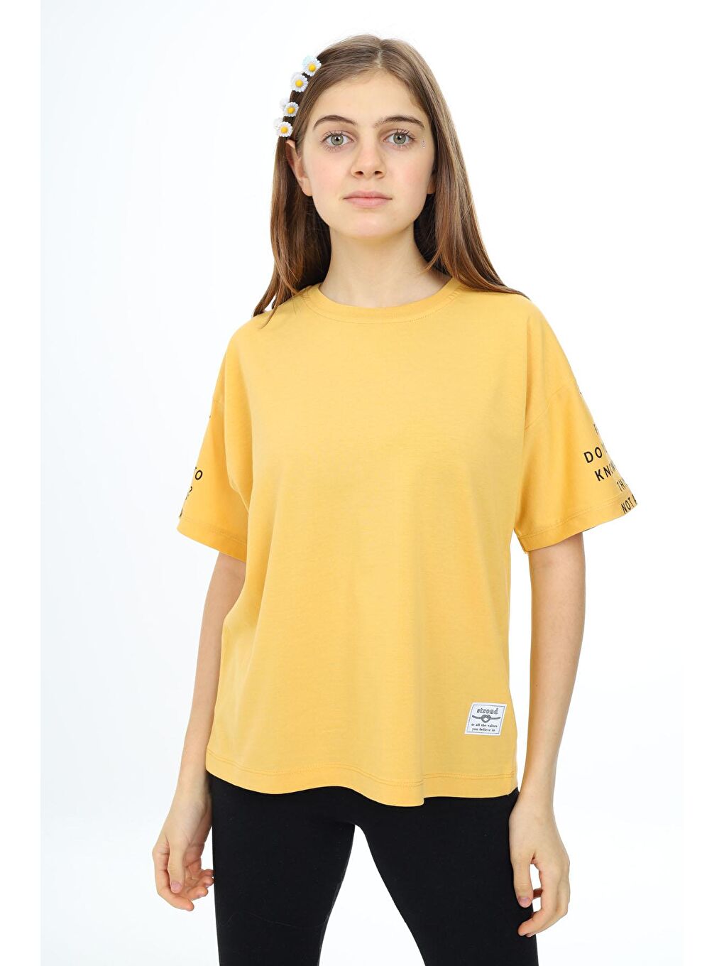 Sarı Hardal Kolları Yazı Baskılı Armalı Kız Çocuk Basic Tişört