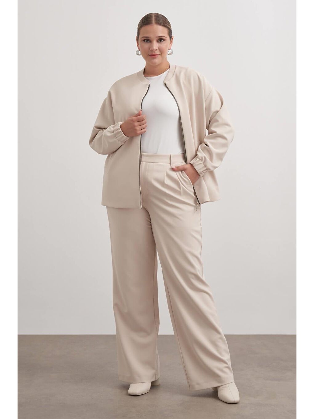 Bej Cep Detaylı Astarlı Stoperli Bomber Ceket-1