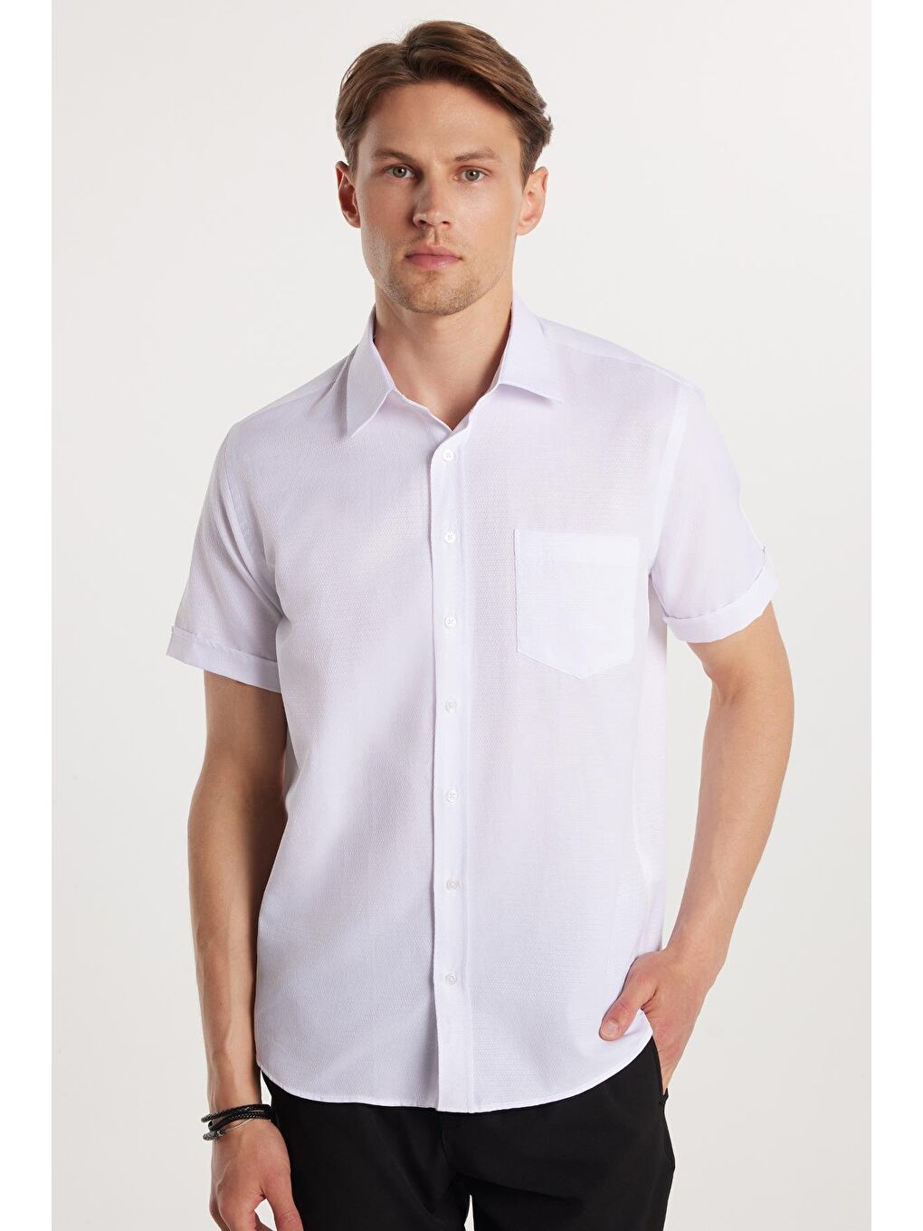 Erkek Regular Fit Klasik Kesim Kısa Kollu Pamuklu Tek Cepli Armürlü Beyaz Gömlek-1