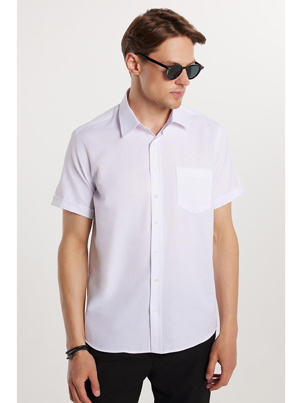 Erkek Regular Fit Klasik Kesim Kısa Kollu Pamuklu Tek Cepli Armürlü Beyaz Gömlek-3