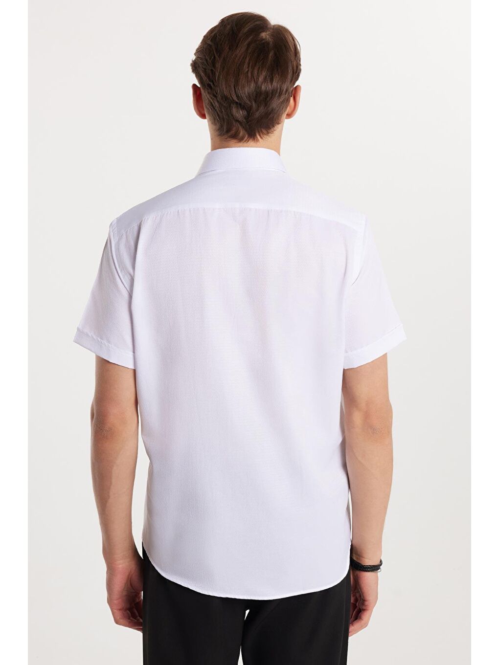 Erkek Regular Fit Klasik Kesim Kısa Kollu Pamuklu Tek Cepli Armürlü Beyaz Gömlek-4