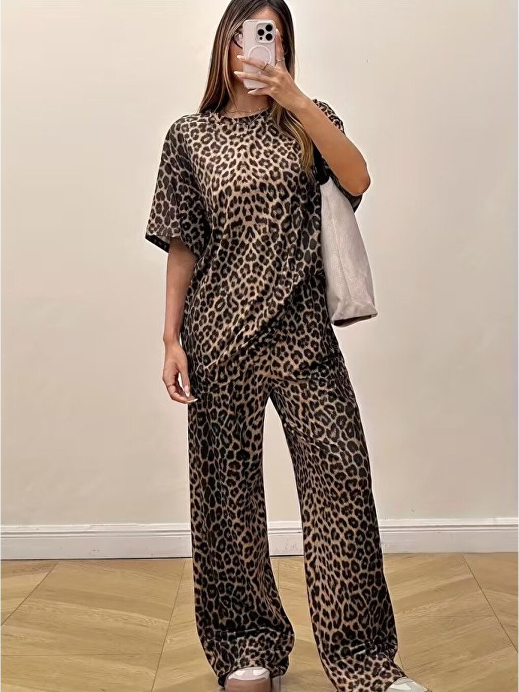 Kahverengi Kadın Kısa Kollu Bisiklet Yaka Iki Iplik Leopar Desenli Bluz Ve Pantolon Ikili Takım