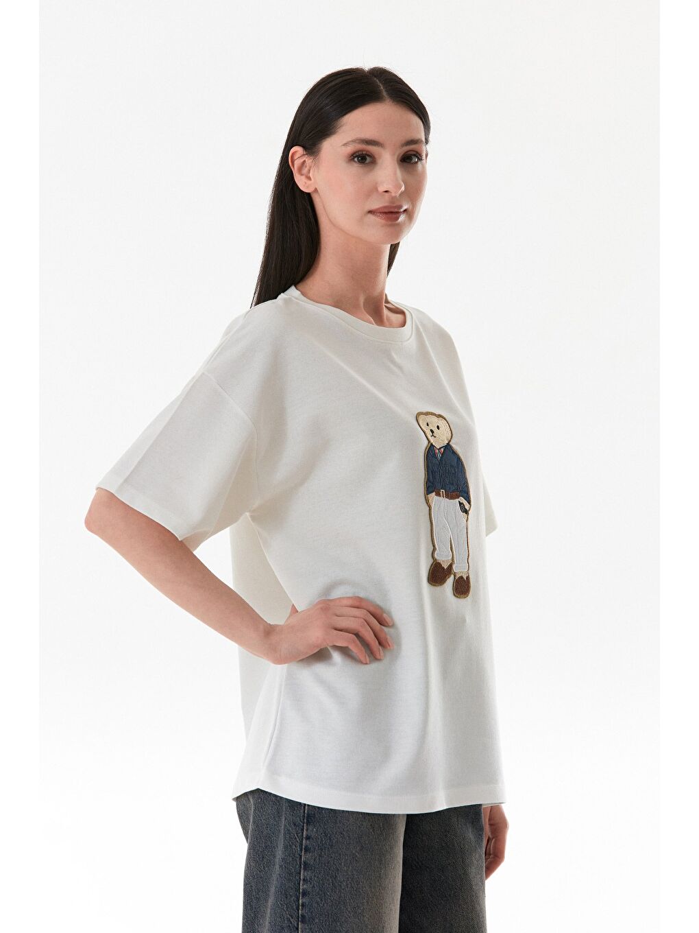 Ekru Ayıcık Nakışlı Oversize Tişört-4