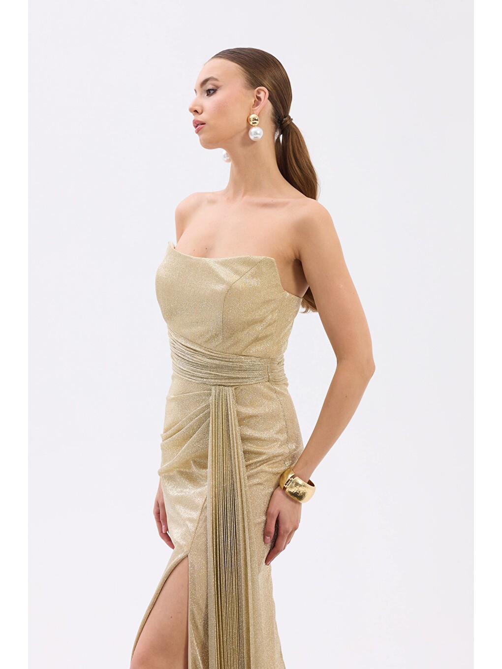 Sarı Gold Straplez Yırtmaçlı Simli Abiye Elbise-2