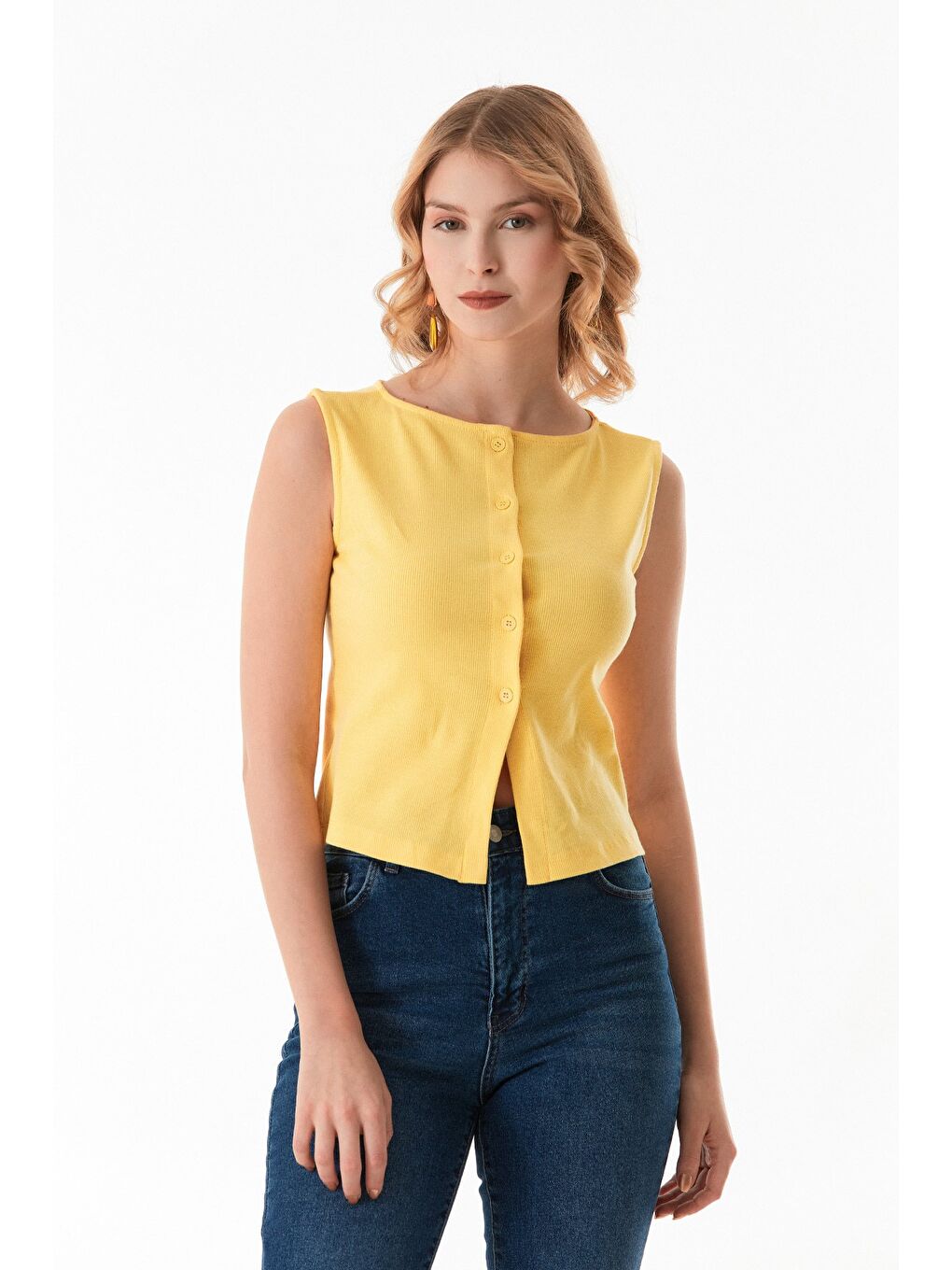 Sarı Düğmeli Geniş Yaka Bluz-2