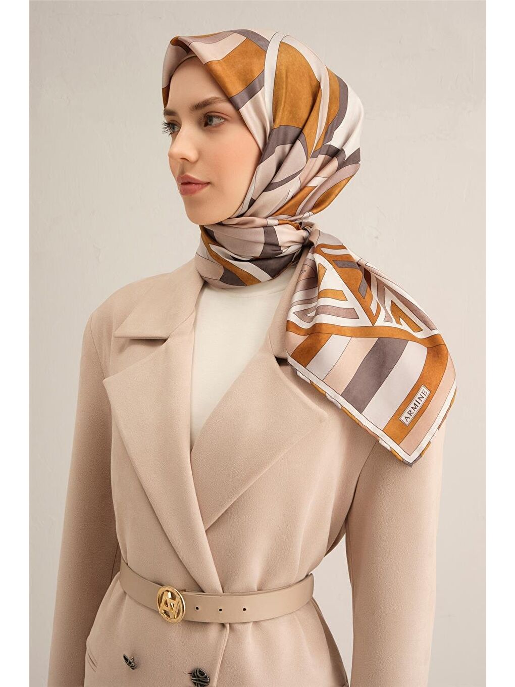 Bej Geometrik Desenli Saf İpek Twill Eşarp 9336 83-2