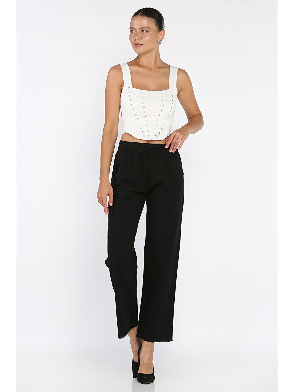 Siyah Bel Lastikli Paça Püsküllü Kadın Keten Pantolon-1