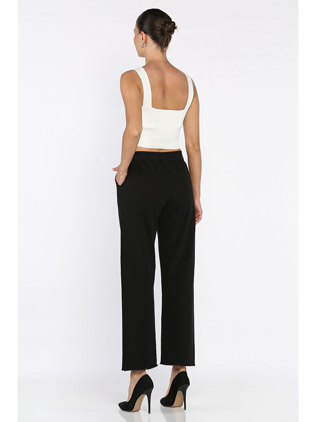 Siyah Bel Lastikli Paça Püsküllü Kadın Keten Pantolon-2