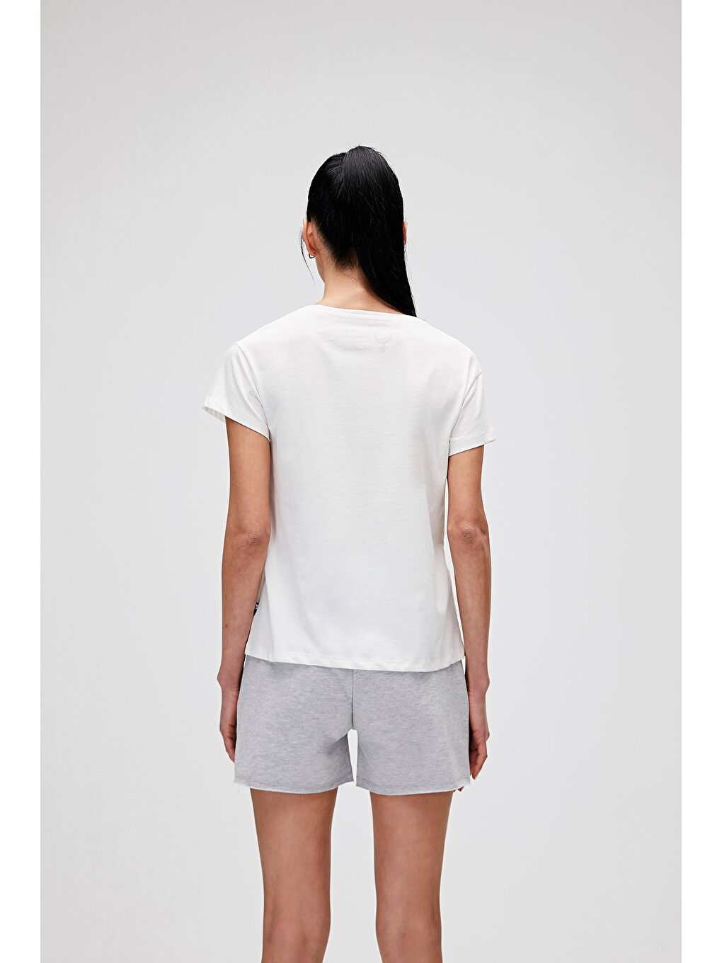 Violet V-Neck Tişört Off-White Beyaz Basic Kadın Tişört-2