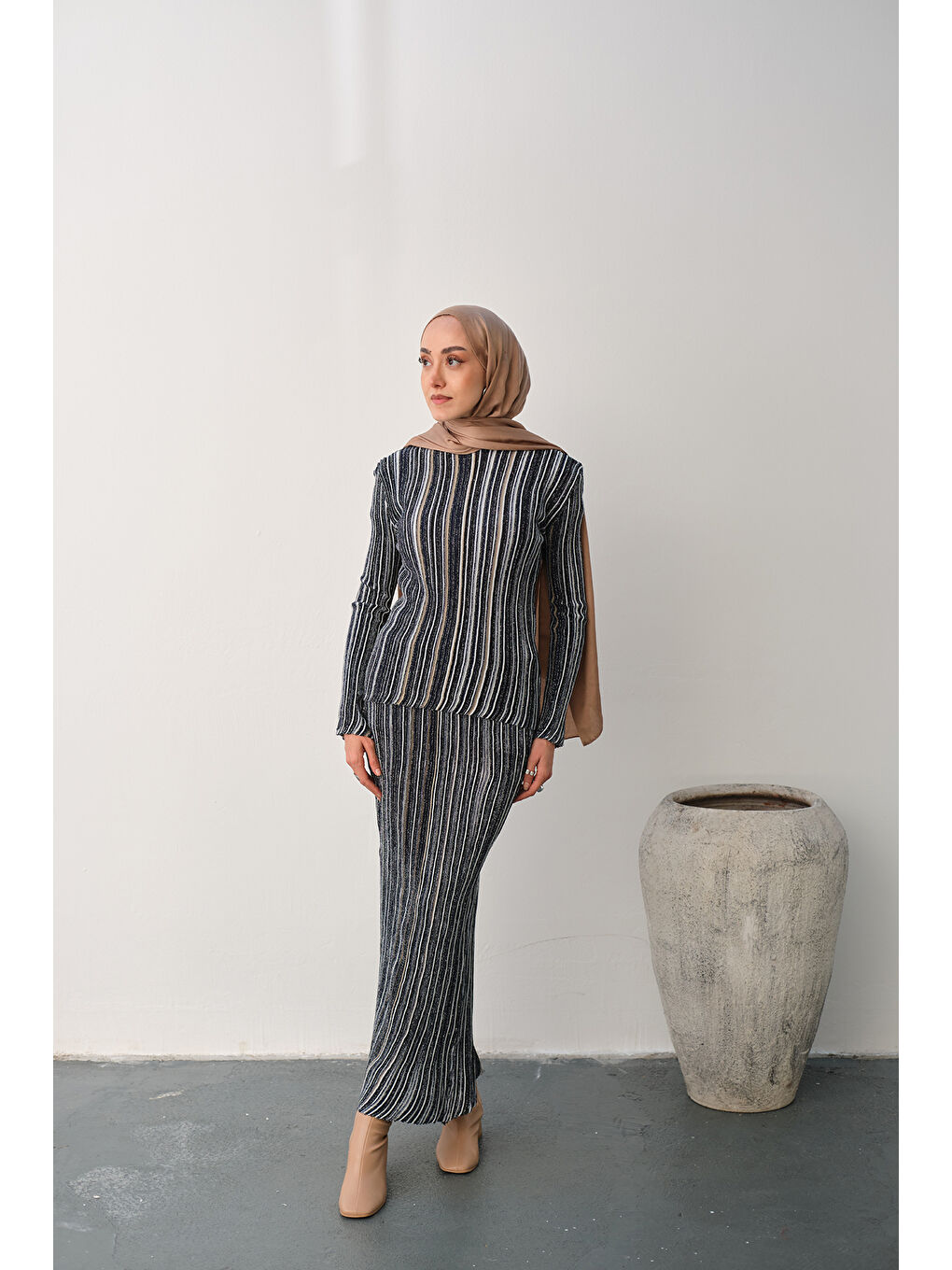 Kadın Simli Çizgi Desen Etekli Takım Siyah-3