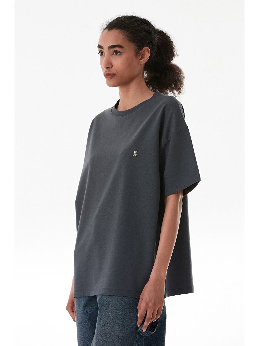 Antrasit Ayıcık Detaylı Oversize Tişört-3
