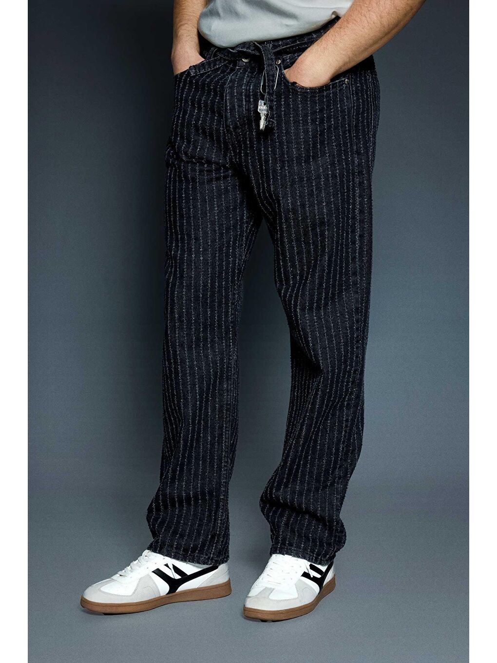 Erkek Desenli Kemer Detaylı Baggy Fit Jean Siyah-1