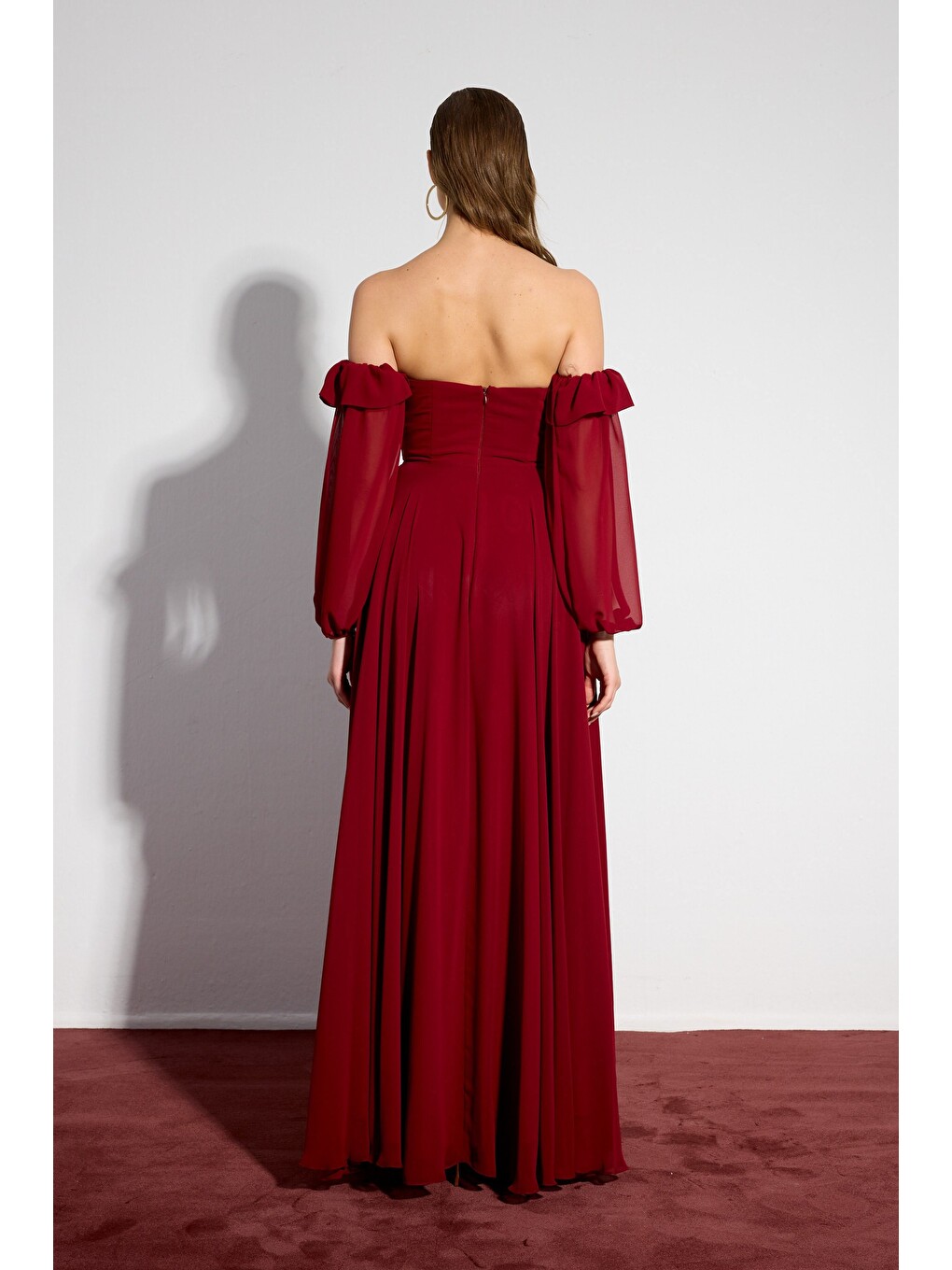 Bordo Straplez Yırtmaçlı Şifon Abiye Elbise-4