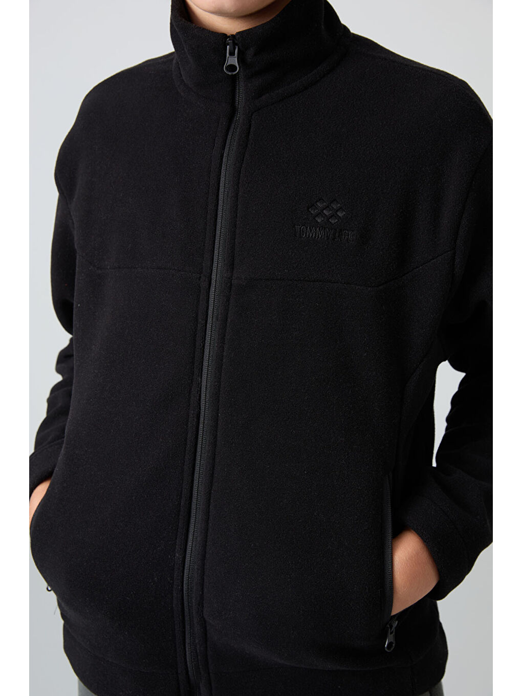 Siyah Kalın Yumuşak Dokulu Standart Fit Nakışlı Polar Erkek Çocuk Sweatshirt - 11223-1