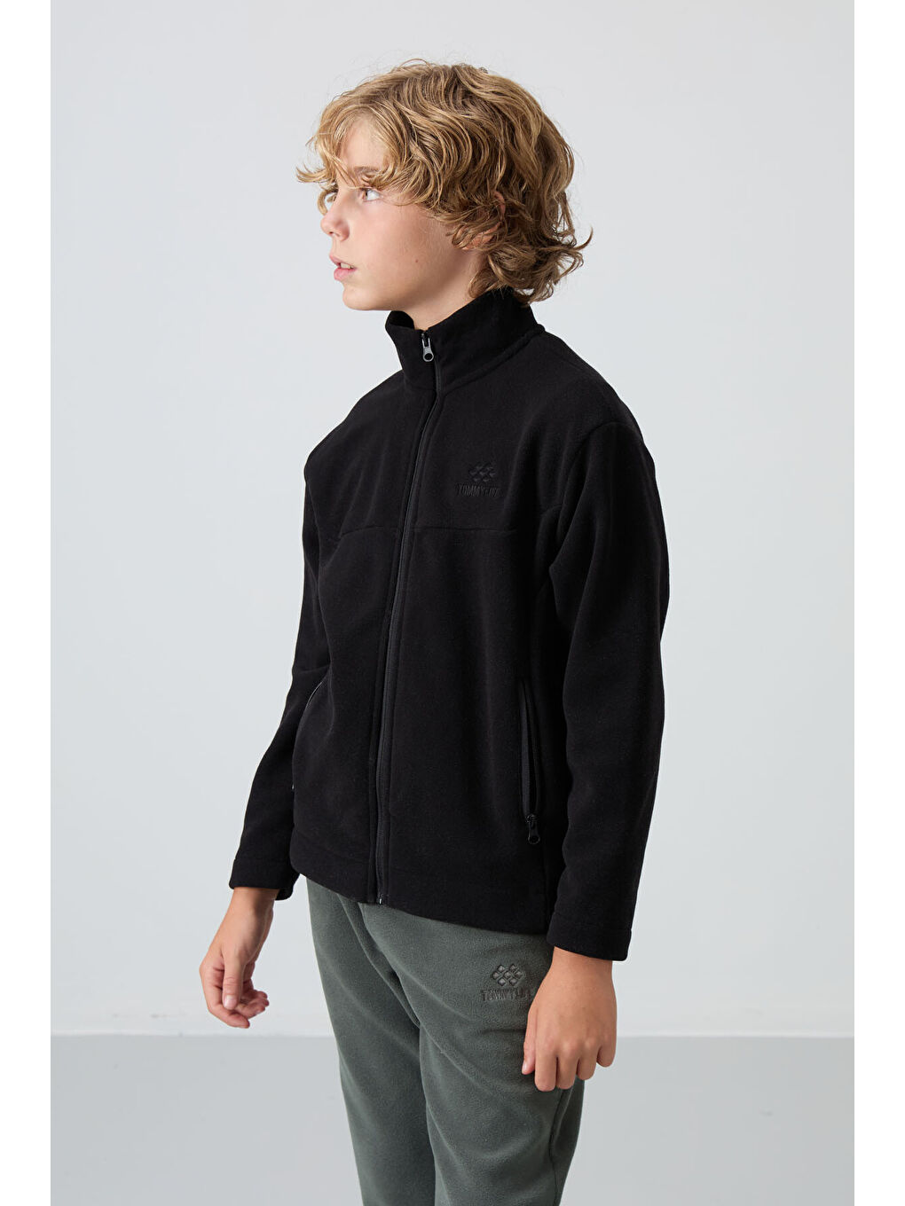 Siyah Kalın Yumuşak Dokulu Standart Fit Nakışlı Polar Erkek Çocuk Sweatshirt - 11223-3