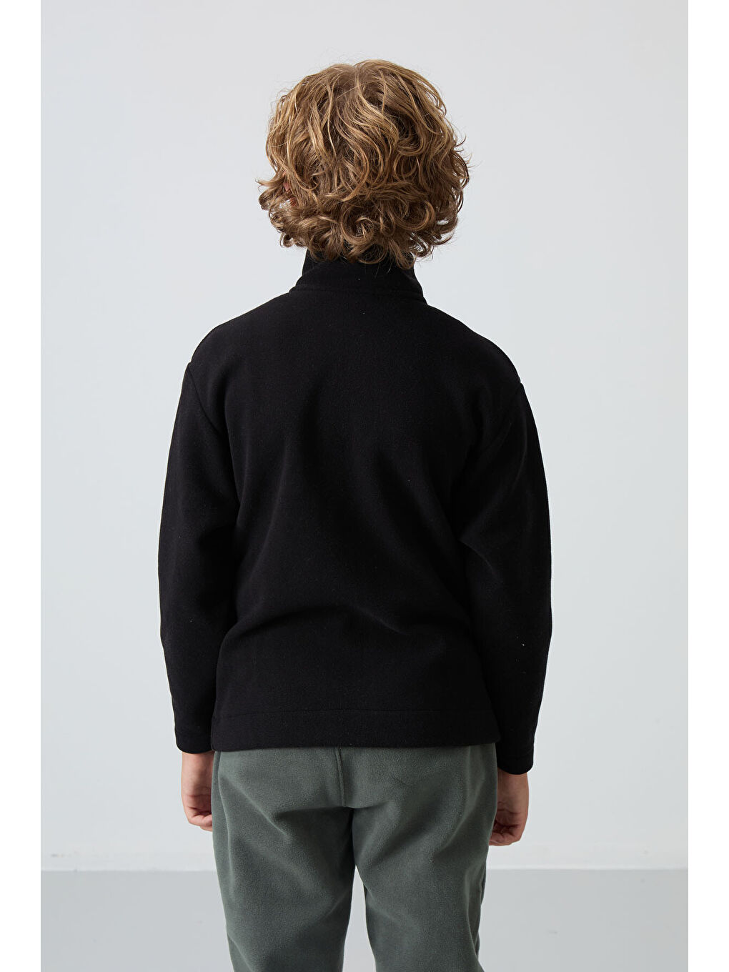 Siyah Kalın Yumuşak Dokulu Standart Fit Nakışlı Polar Erkek Çocuk Sweatshirt - 11223-4