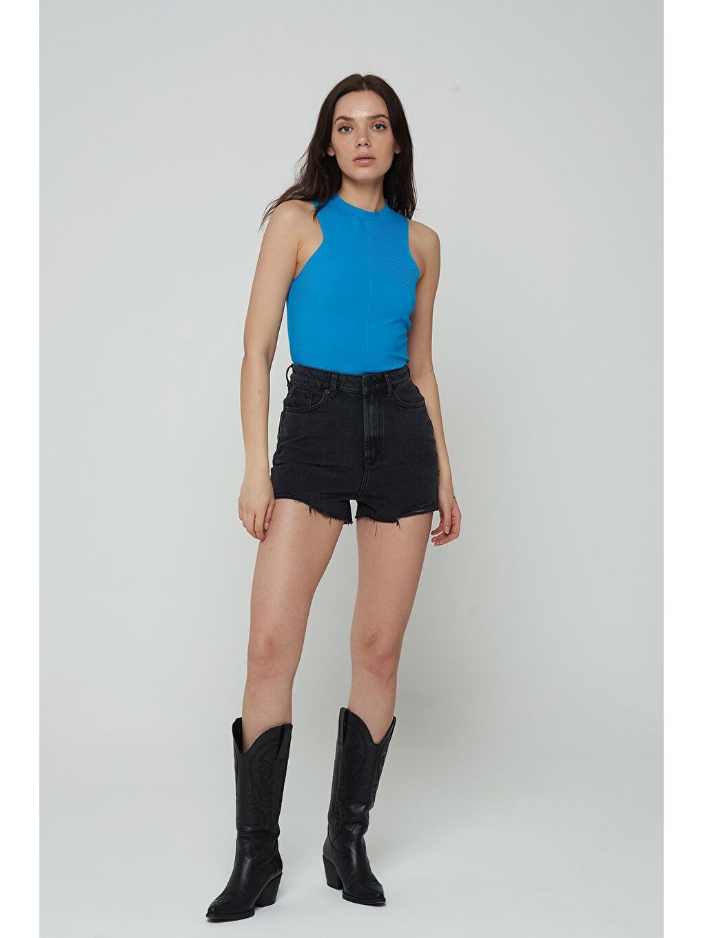 Siyah Yüksek Bel Patı Fermuarlı Paçası Kesik Şort Jean C 4534-045