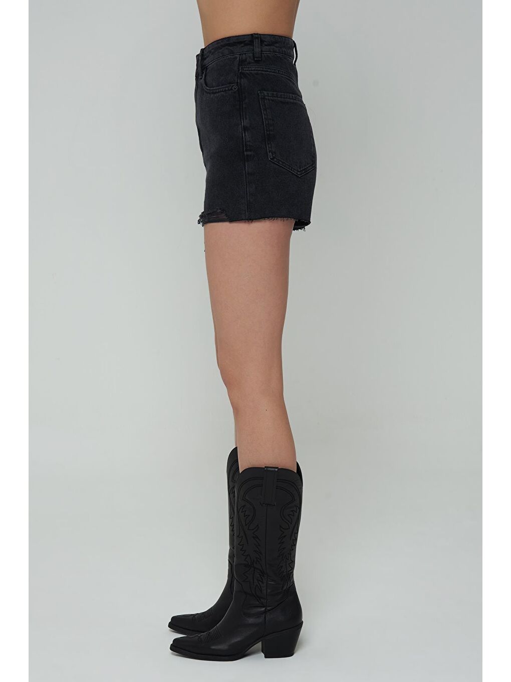 Siyah Yüksek Bel Patı Fermuarlı Paçası Kesik Şort Jean C 4534-045-2