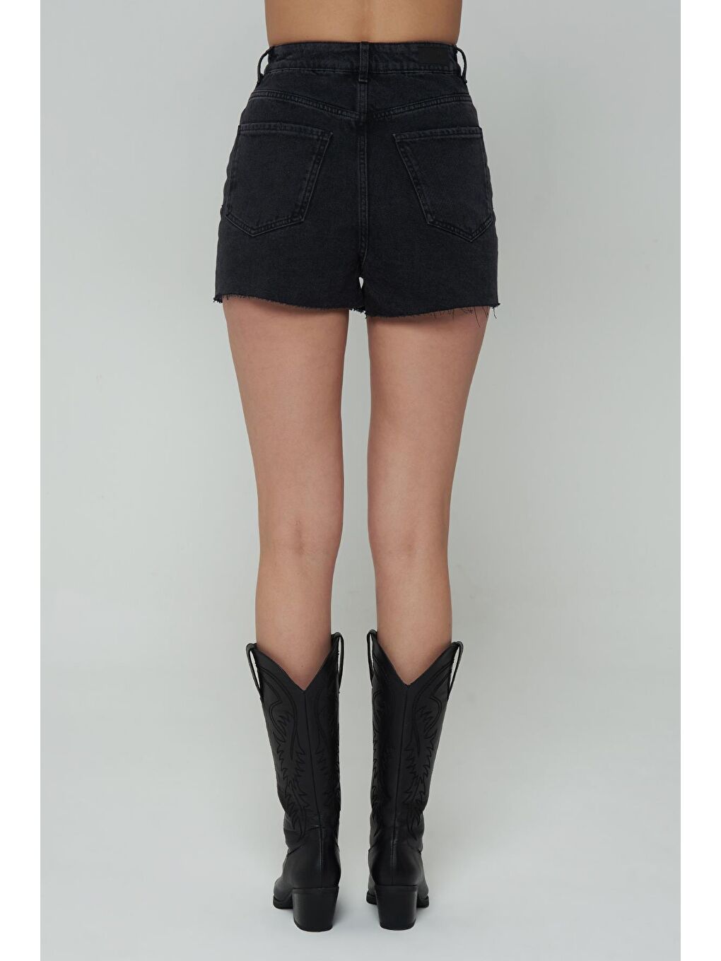 Siyah Yüksek Bel Patı Fermuarlı Paçası Kesik Şort Jean C 4534-045-3