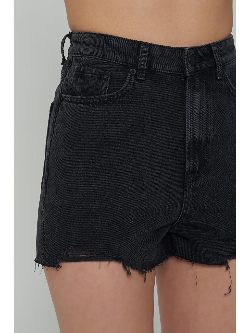 Siyah Yüksek Bel Patı Fermuarlı Paçası Kesik Şort Jean C 4534-045-4