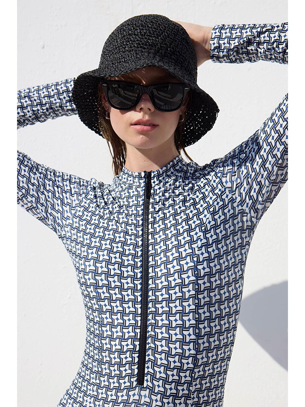 Siyah DESENLİ FERMUARLI SURF MAYO GEOMETRİK-1