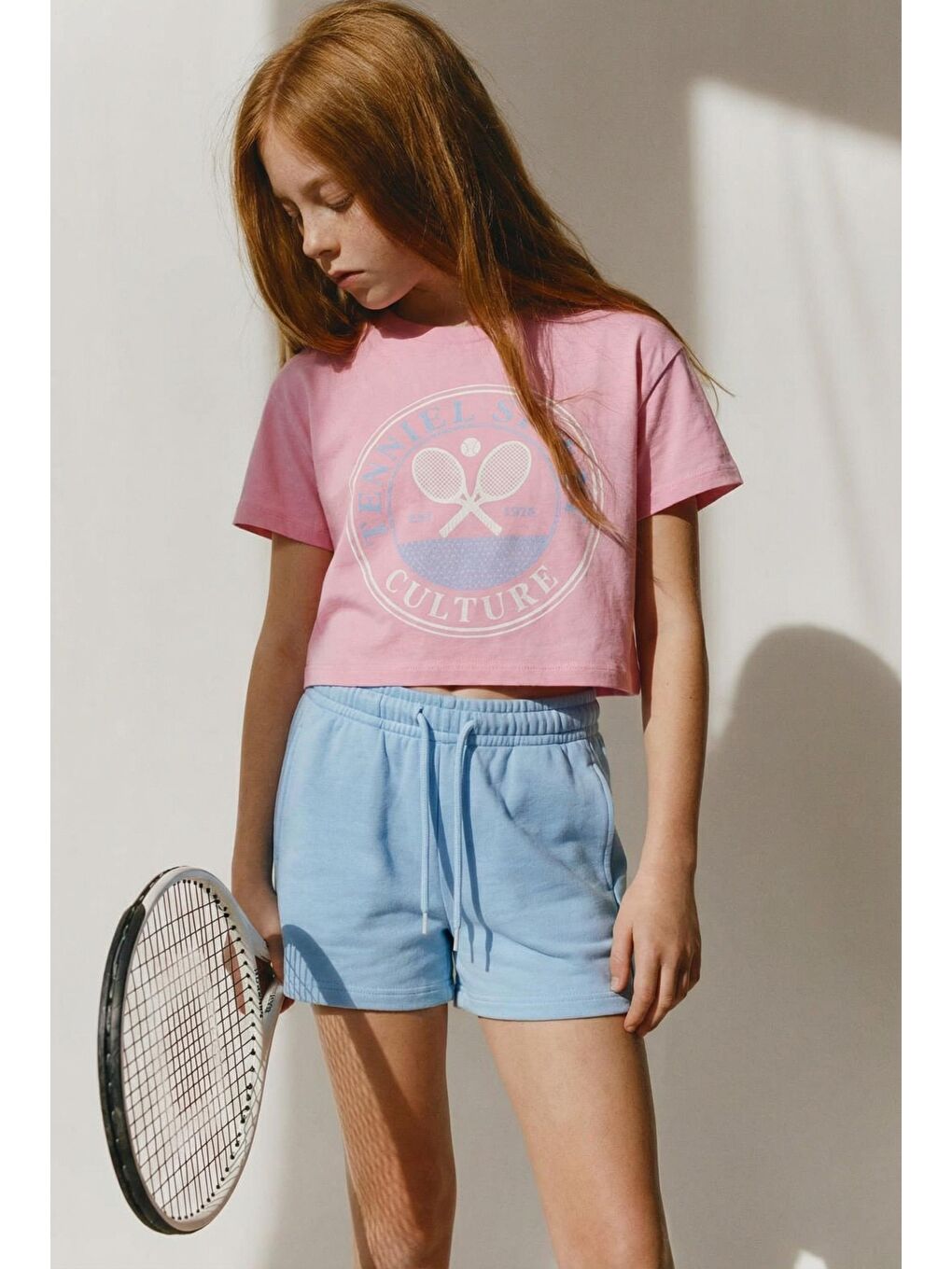 Beyaz Kız Çocuk Pamuklu Pembe Baskılı Crop T-Shirt Mavi Şort Takım