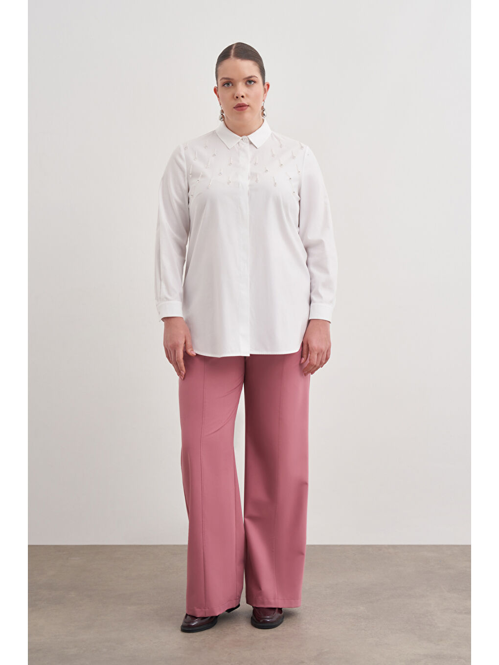 Beyaz İşlemeli Pamuk Gömlek-1