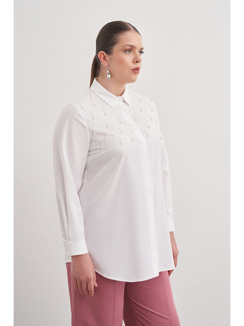 Beyaz İşlemeli Pamuk Gömlek-3