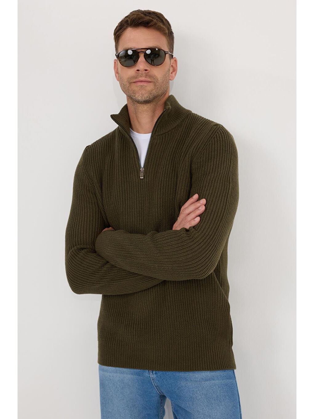 Erkek Slim Fit Dar Kesim Fermuarlı Haki Dik Yaka Triko Kazak-1