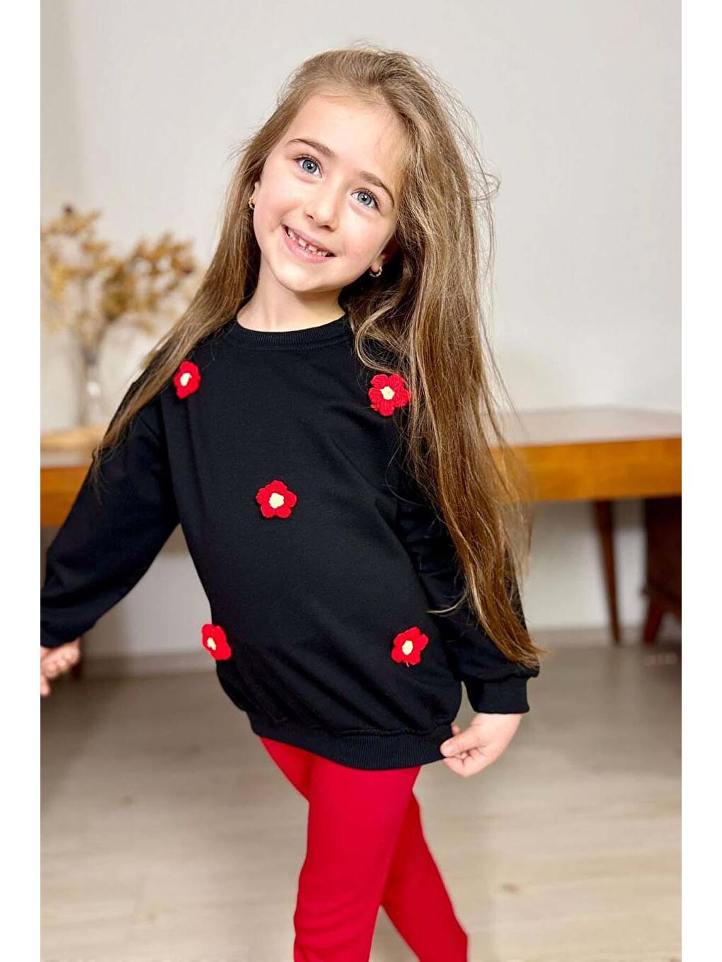 Kız Çocuk Üzeri Papatya Figürlü 3 İplik Kazak Bol Kesim Skuba Kumaş Fitilli Kırmızı Taytlı Takım-1