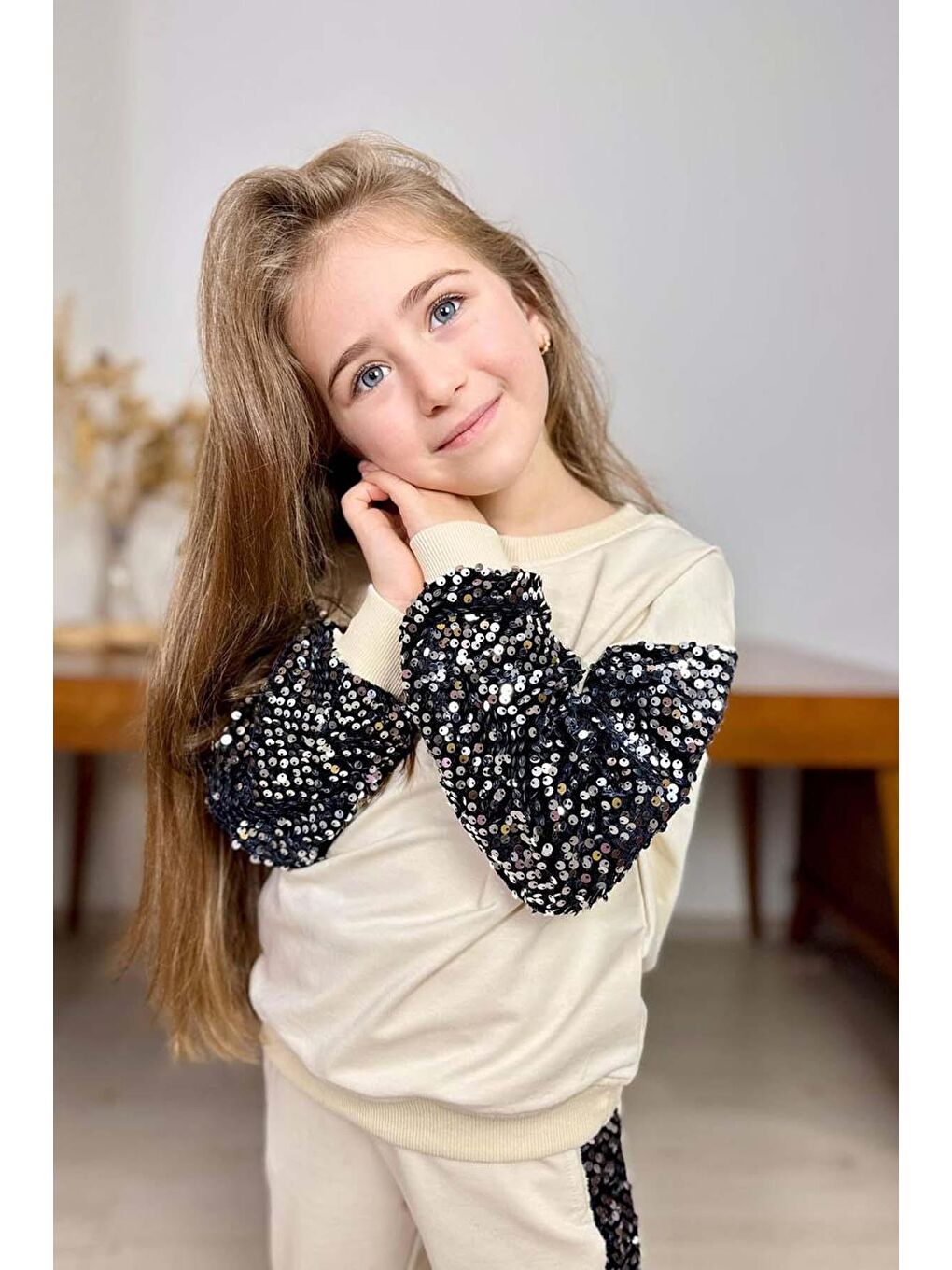 Ekru Kız Çocuk Bisiklet Yaka Kollarında ve Göğsünde Kalp Pulpayet İşlemeli Krem Eşofman Takım-2