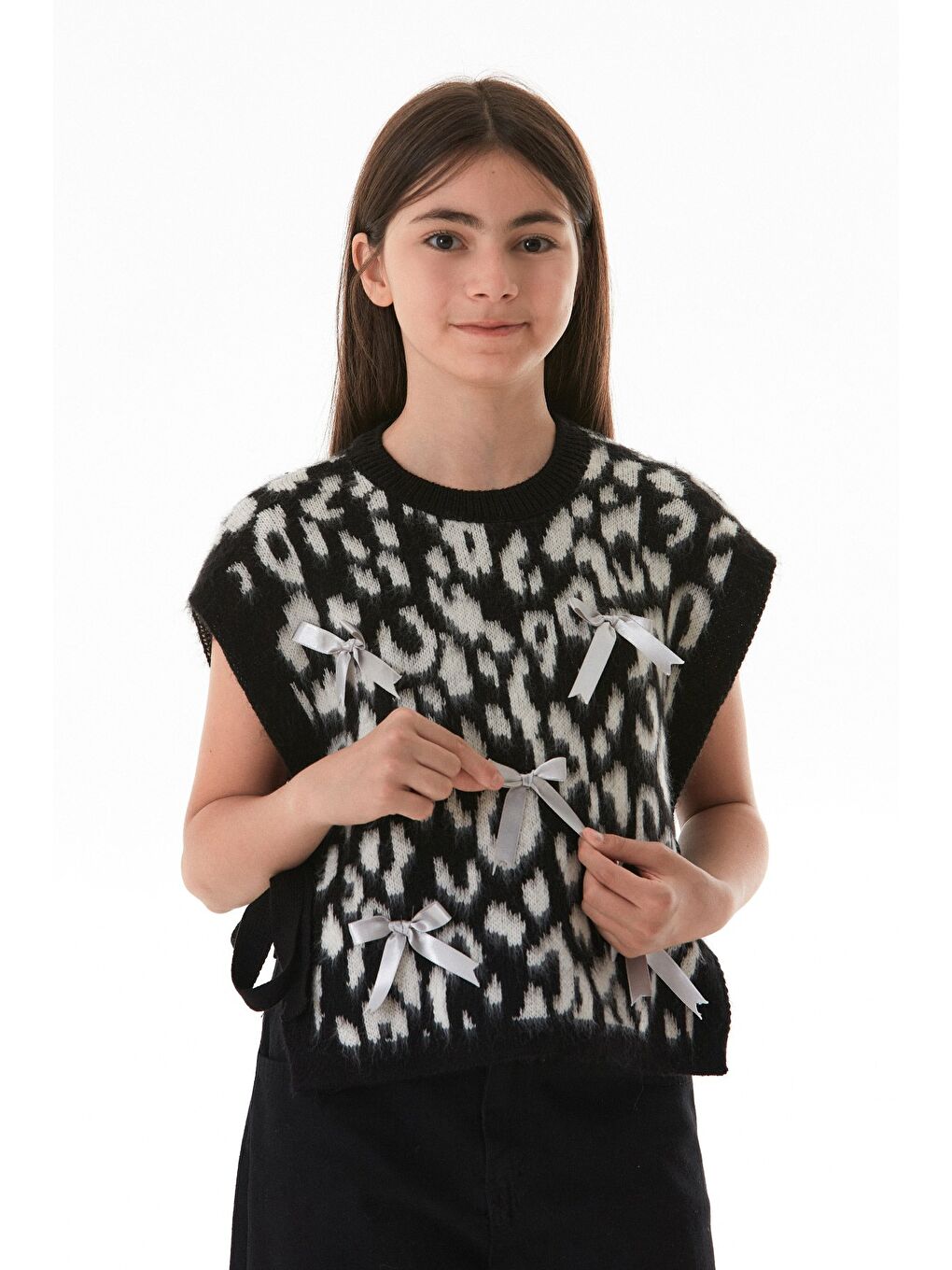 Siyah Leopar Desenli Fiyonklu Kız Çocuk Triko Süveter-1