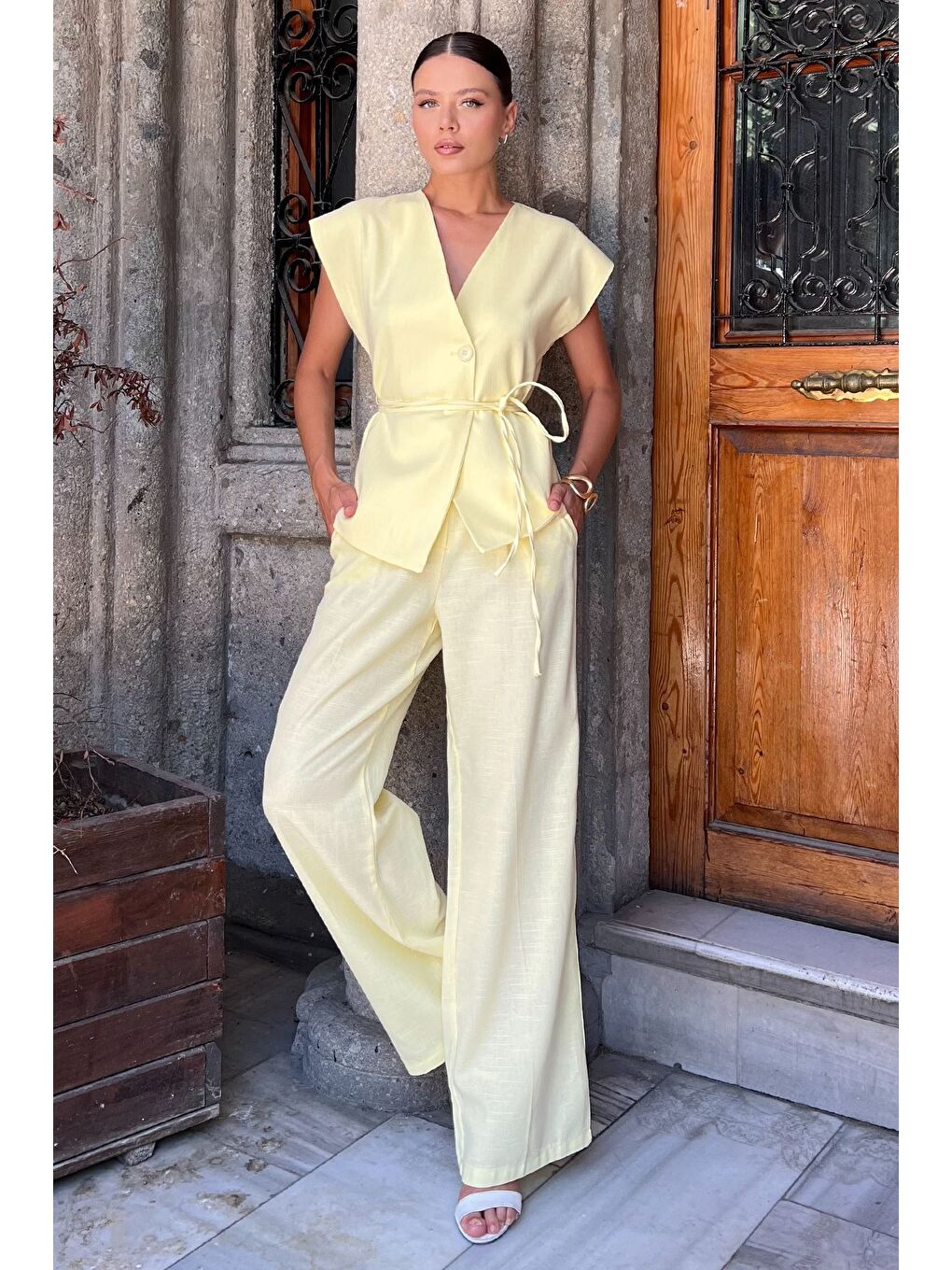Sarı Bel Bağlamalı Astarlı Kadın Yelek Pantolon Keten İkili Takım