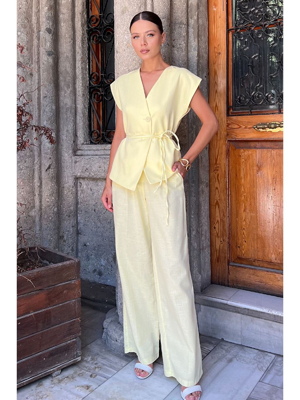 Sarı Bel Bağlamalı Astarlı Kadın Yelek Pantolon Keten İkili Takım-1