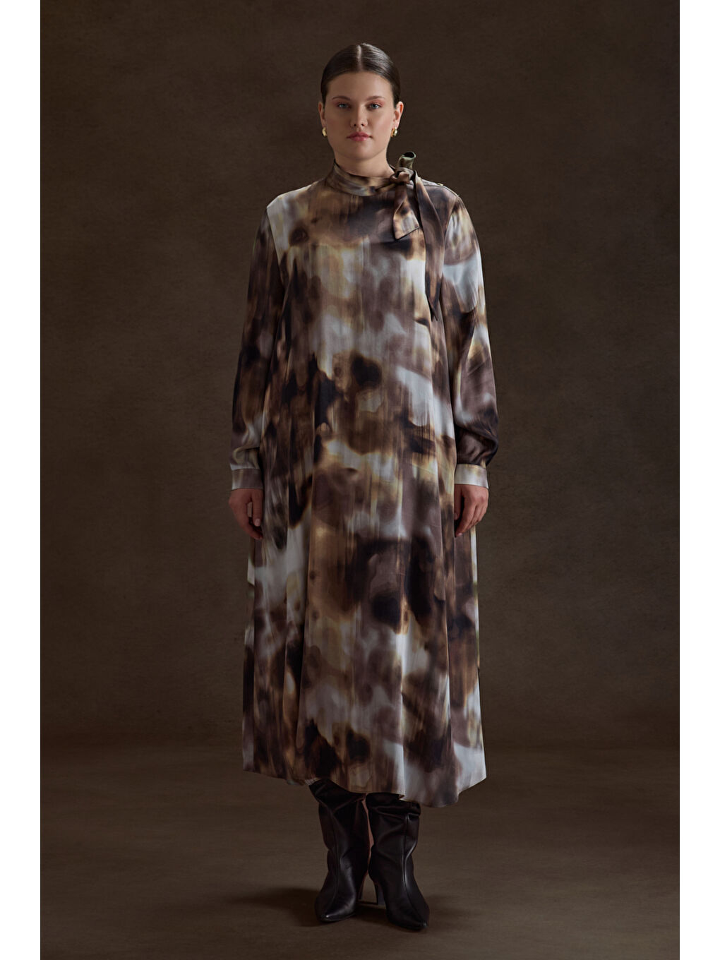 Kahverengi Desenli Yakası Bağcık Detaylı Viscon Elbise-1