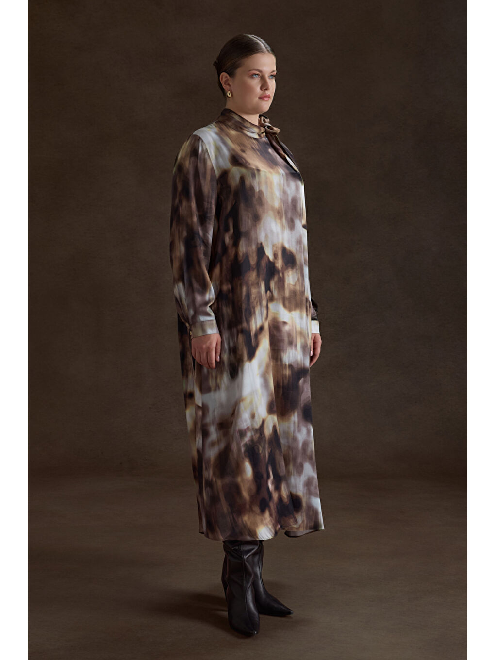 Kahverengi Desenli Yakası Bağcık Detaylı Viscon Elbise-2