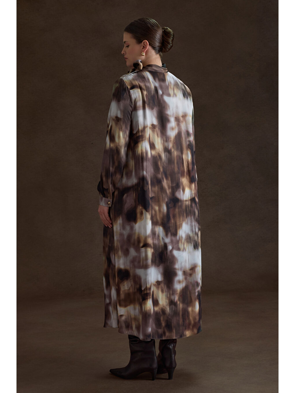 Kahverengi Desenli Yakası Bağcık Detaylı Viscon Elbise-5