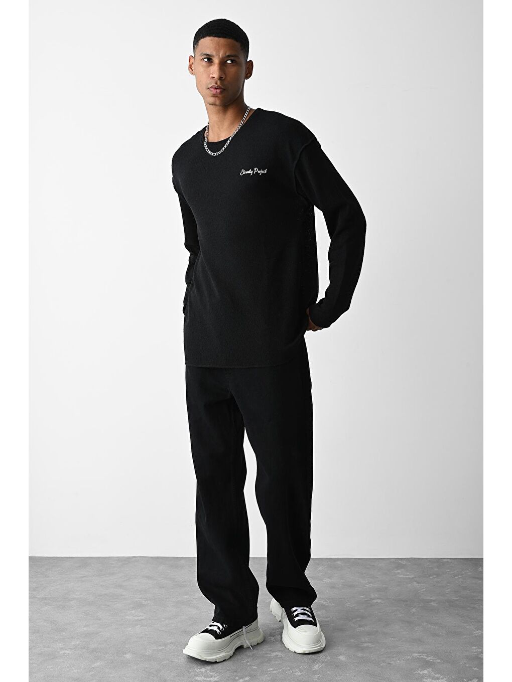 Siyah Arka Yazı Detaylı Oversize Triko Kazak-3