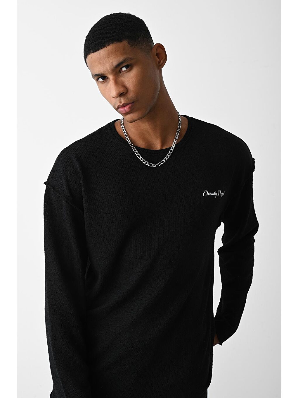 Siyah Arka Yazı Detaylı Oversize Triko Kazak-4