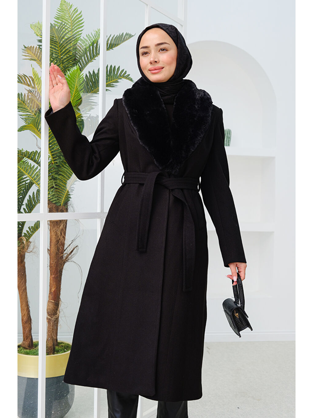 Kürk Yaka Detay Midi Boy Kruvaze Kaban Siyah-2