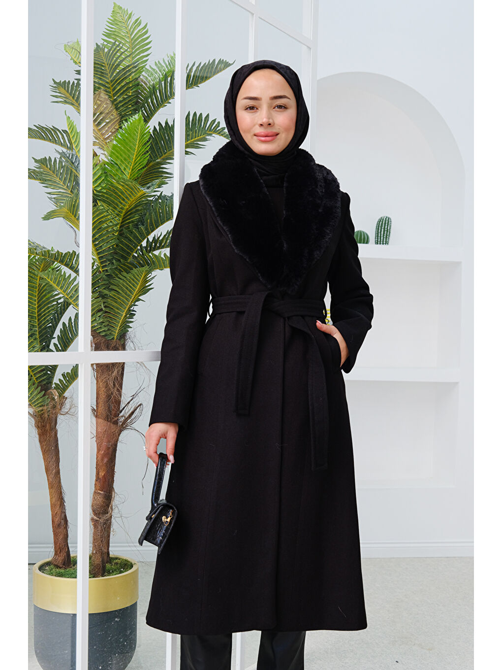 Kürk Yaka Detay Midi Boy Kruvaze Kaban Siyah-3