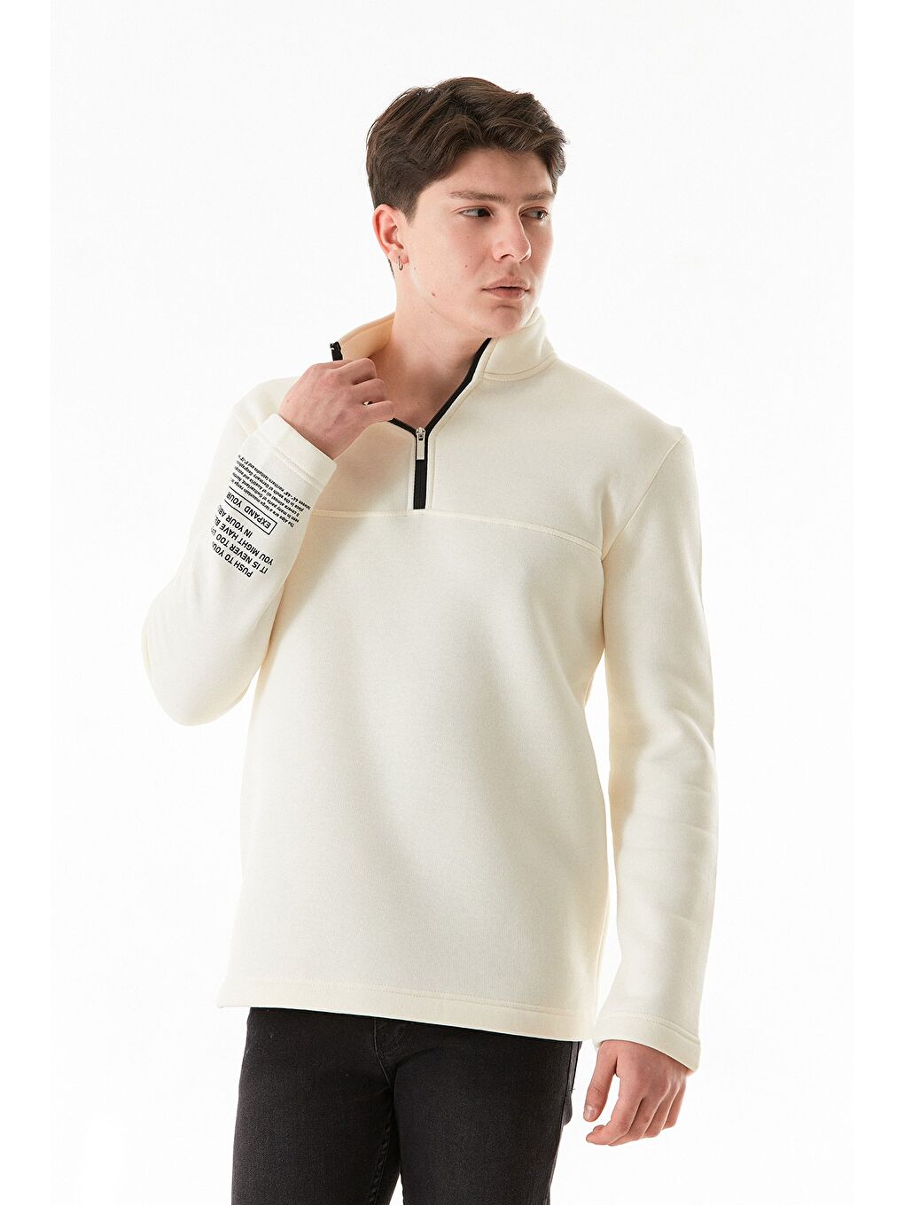 Ekru 3 İplik Kolda Yazı Baskısı Detaylı Dik Yaka Büyük Beden Sweatshirt