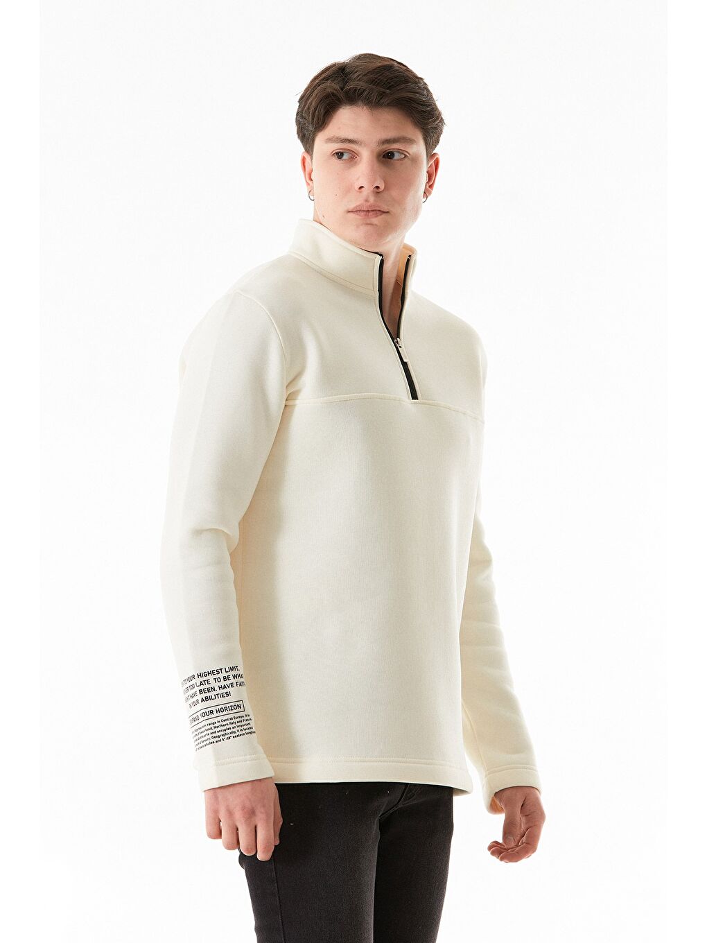 Ekru 3 İplik Kolda Yazı Baskısı Detaylı Dik Yaka Büyük Beden Sweatshirt-1