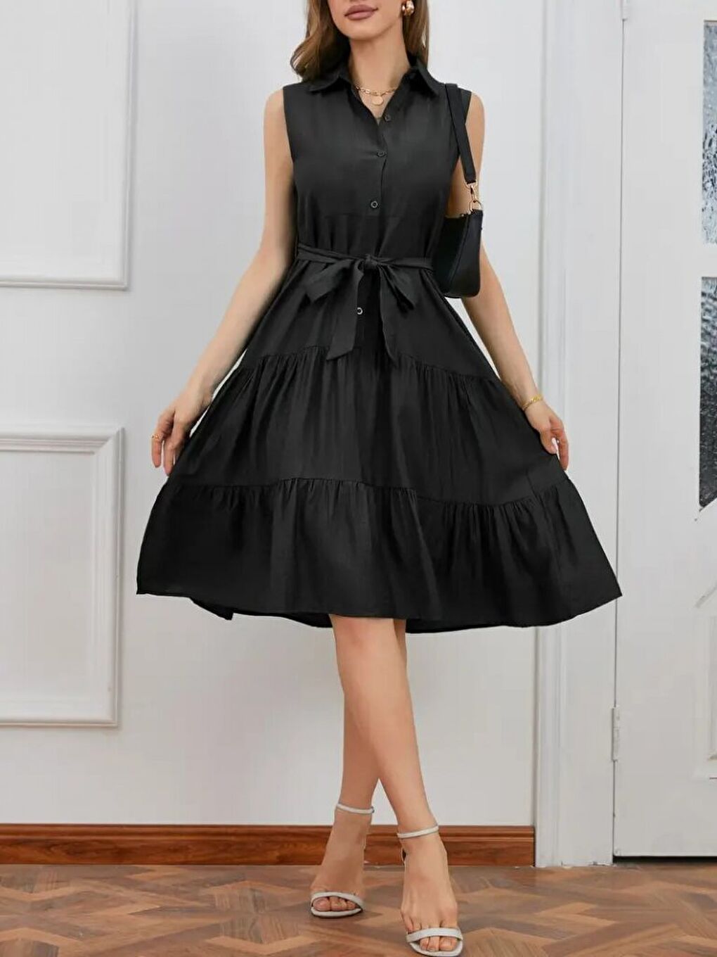 Siyah Kadın Kısa Kollu Gömlek Yaka Düğmeli Beli Kuşaklı Katlı Dokuma Midi Elbise-1